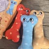 Bone Bakes plush hide and seek toy with squeakers and crinkle sound - Image 2